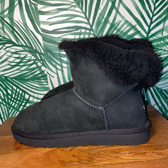 UGG 1005062 Black Bailey Bow Sheepskin Boots Women’s 10 - Picture 4 of 10